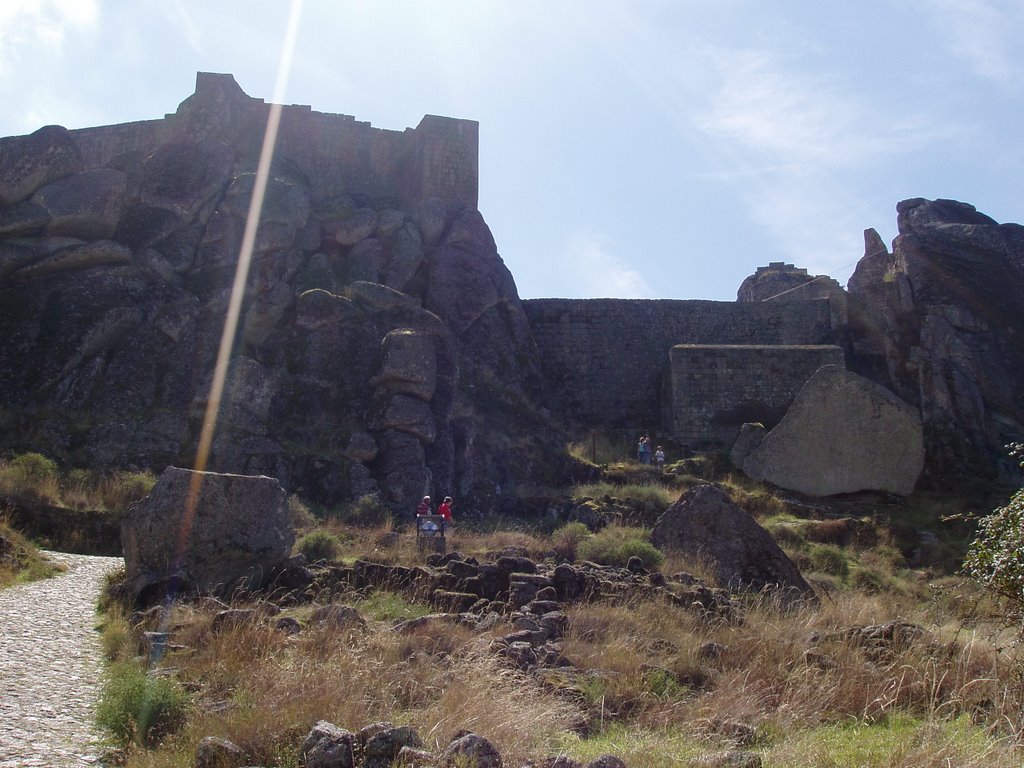 Castelo de Monsanto by Isaac Fernandes