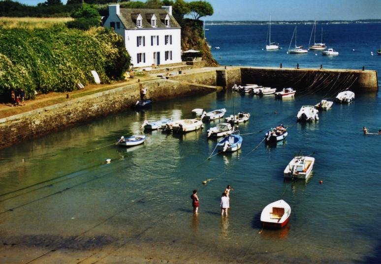 Port Lay, île de Groix, Bretagne by Patricio de la Mancha