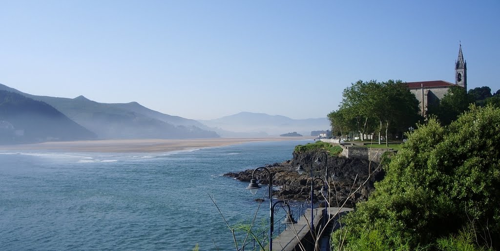 Mundaka by Sestrales