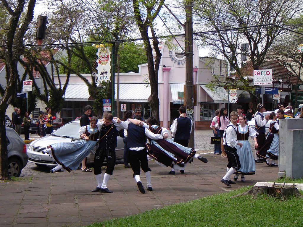 23º Oktoberfest - Centro - Santa Cruz do Sul by João Henrique Quoos