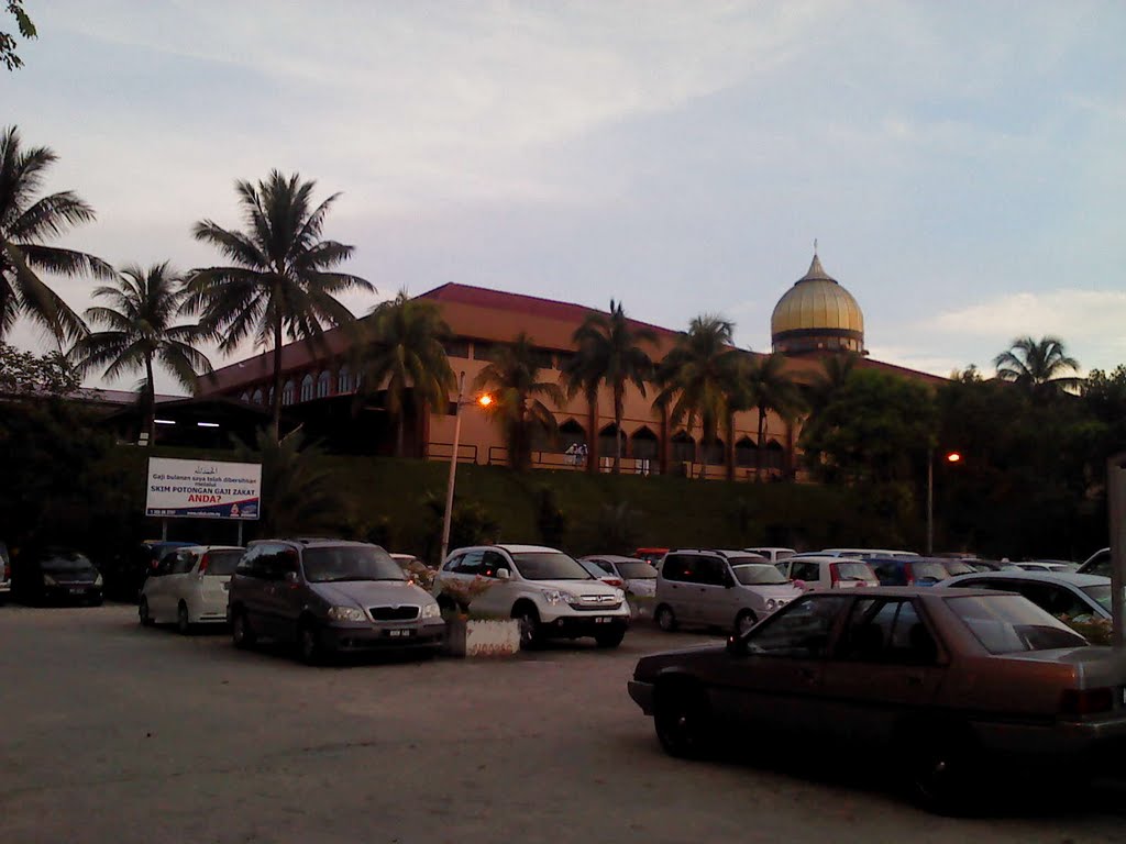 Kawasan Letak Kereta Masjid Sri Petaling by Muhammad Naim