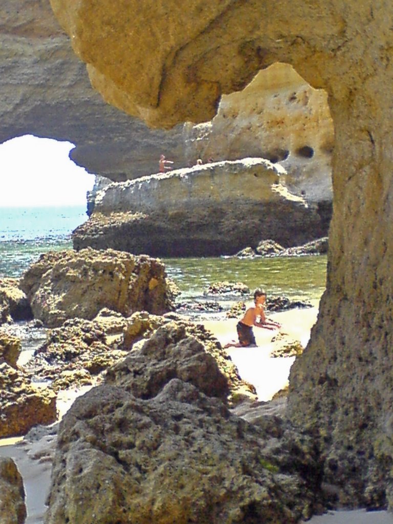 In the corner of praia Marinha by Ulf Tengzelius