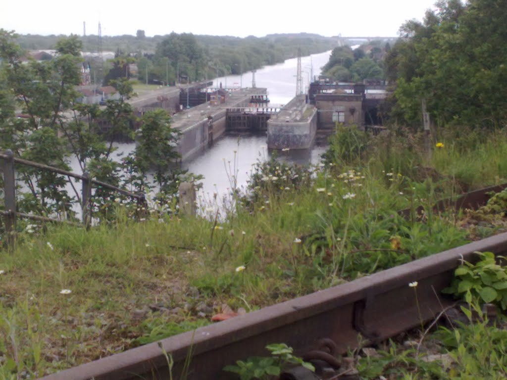 Latchford locks on Manchester Ship Canal from southern approach to Latchford Viaduct, Warrington June 2011 by stubroad