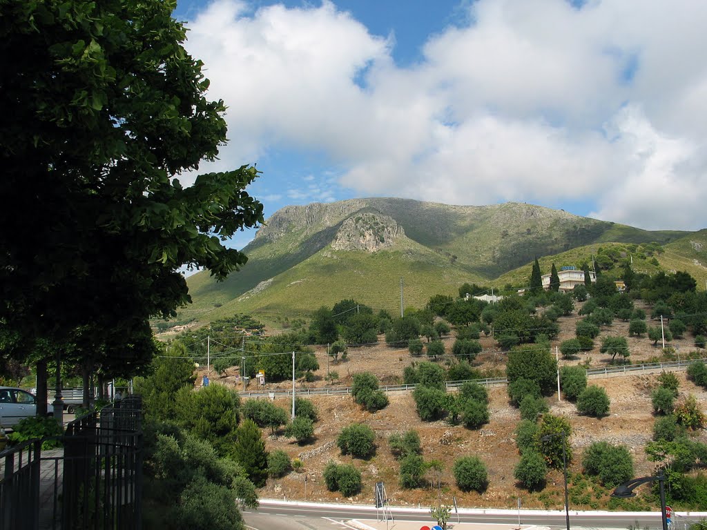 Inizio della S.P. Sperlonga - Itri (sopra), che si snoda tra i monti Aurunci by Bepix (Giuseppe de Giacometti)