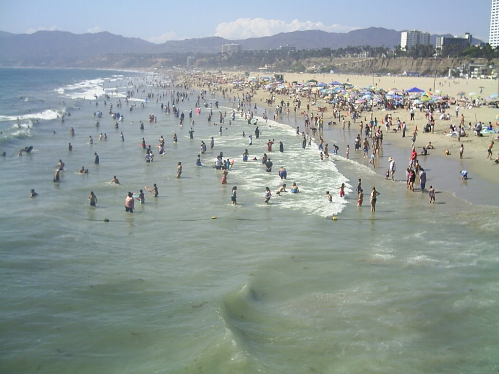 Santa Monica Beach, Sept. 1, 2007 by jmbarbossa