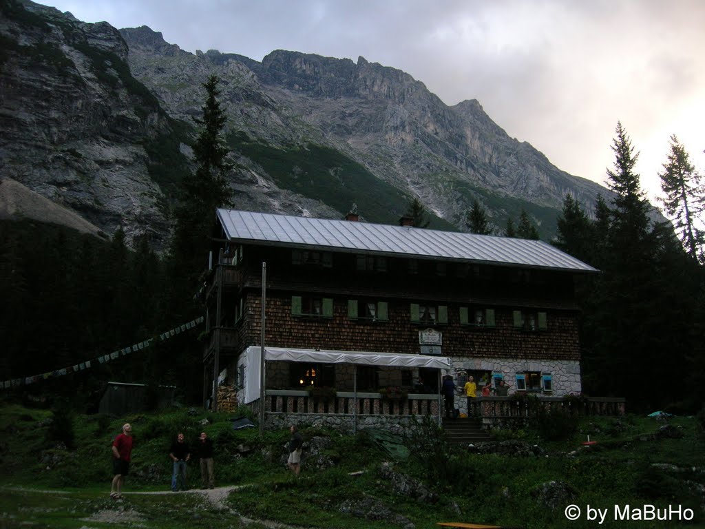 Garmisch-Partenkirchen - Reintalangerhütte am frühen Morgen by MaBuHo