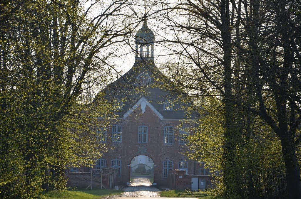 Torhaus Gut Hasselburg by Kay Nicolaus