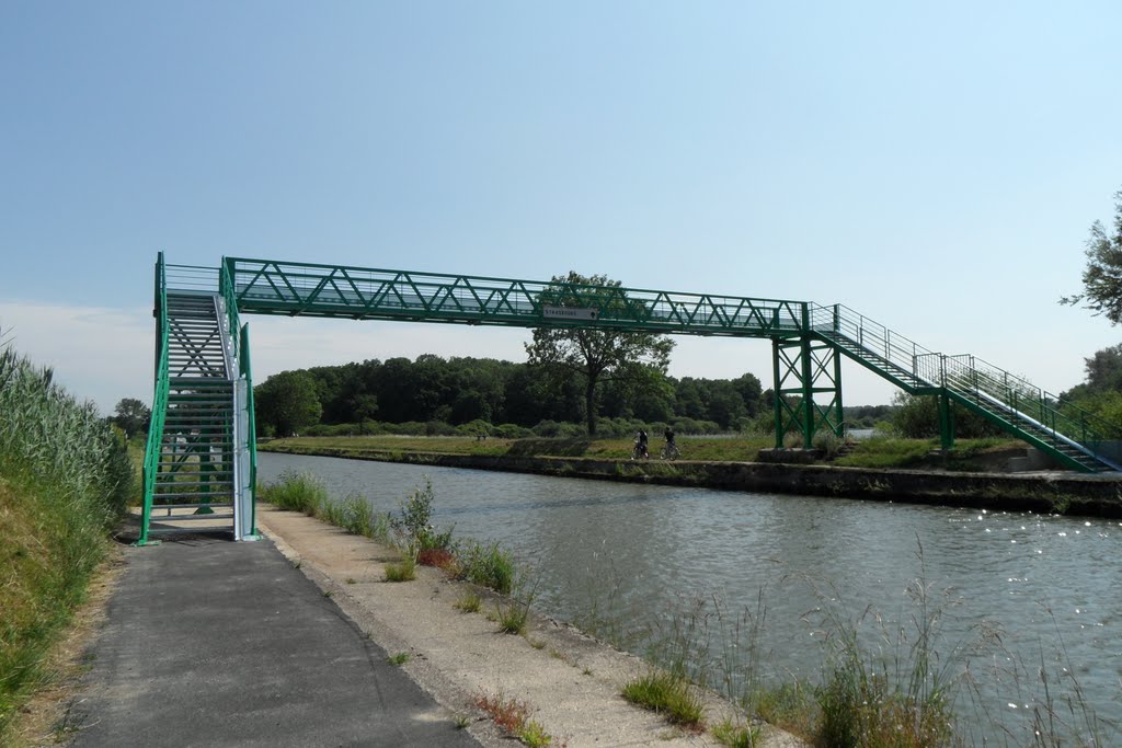 Le nouveau pont by Fredy Thomas