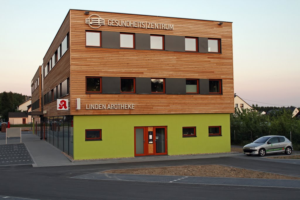 Gesundheitszentrum Büchenbeuren by Peter Hutt