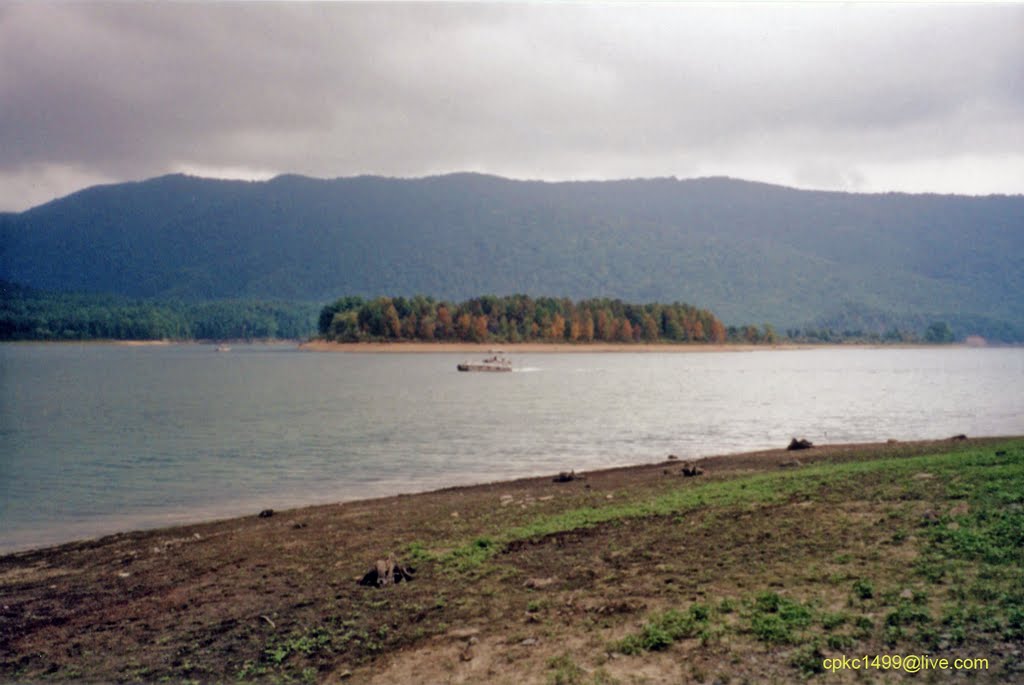 Lake Moomaw by Casey Richmond