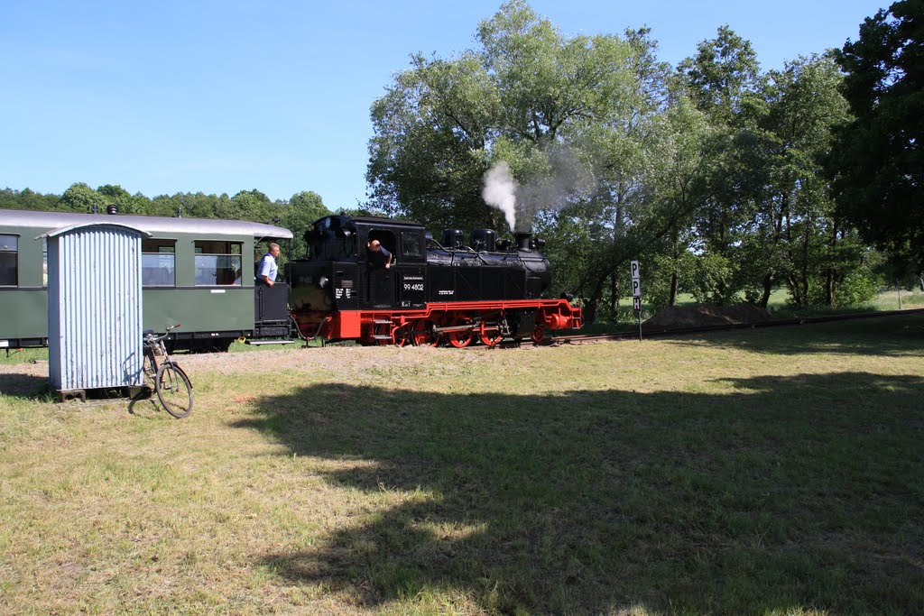 Pollo am Bahnsteig HP Klenzenhof by Arne Schumacher