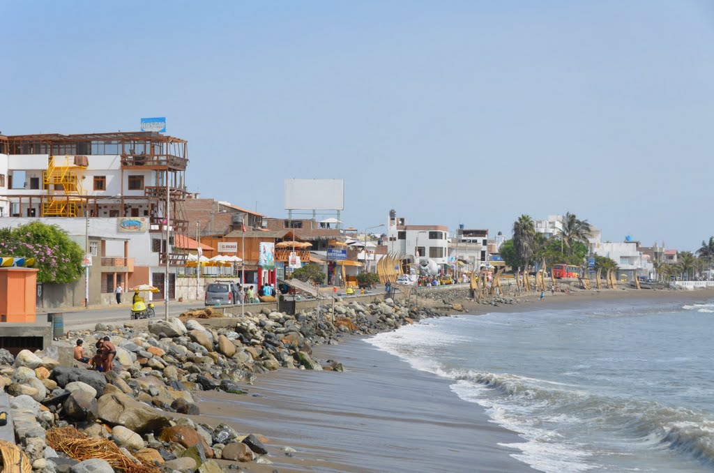 Plage de Huanchaco, Pérou by Patrick Demeyer