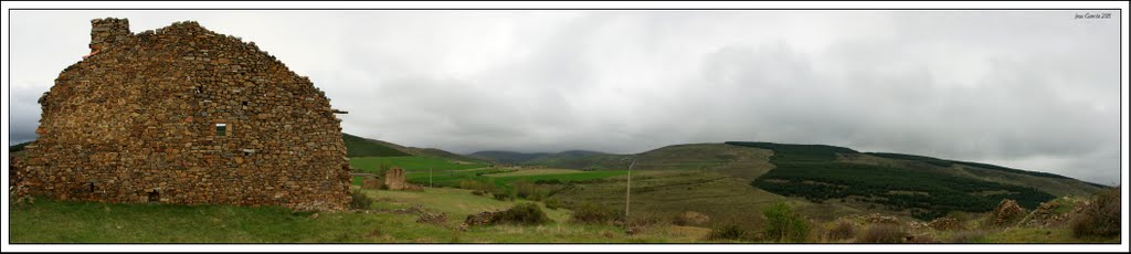 Panorámica con casa en ruinas by Jesu García