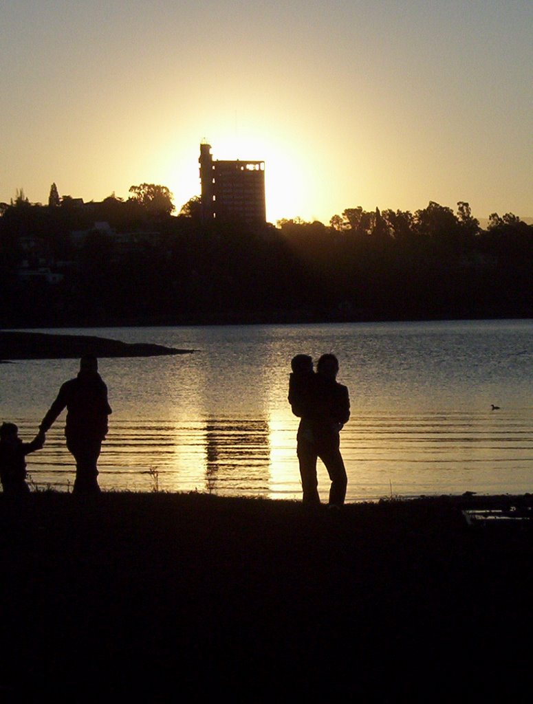 Atardecer en Villa Carlos Paz, Córdoba by Betiana Denardi