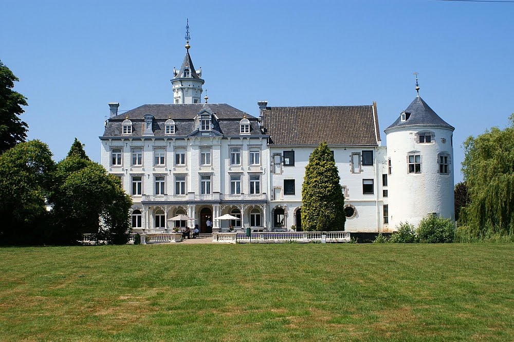 Kasteel Bethlehem of 't Huis te Limmel by Peter van der Wielen