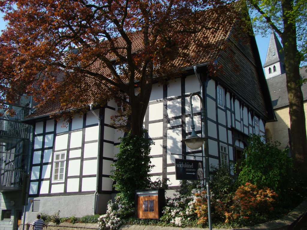 Enger ( Das Widukindmuseum wurde 1938 gegründet. Das Fachwerkhaus wurde im Jahr 1716 erbaut. ) Steinstraße. April 2011 by DortmundWestfalica