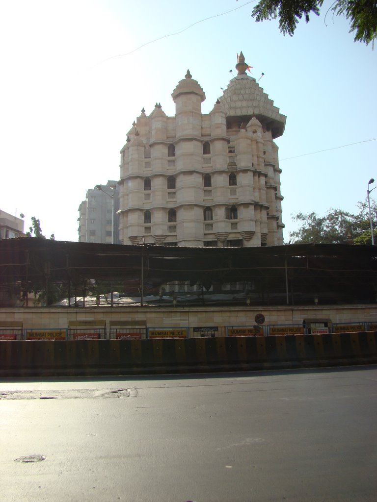 Siddhivinayak Temple - Prabhadevi - Mumbai - India - 14Oct2007 - Shel by djmachimso