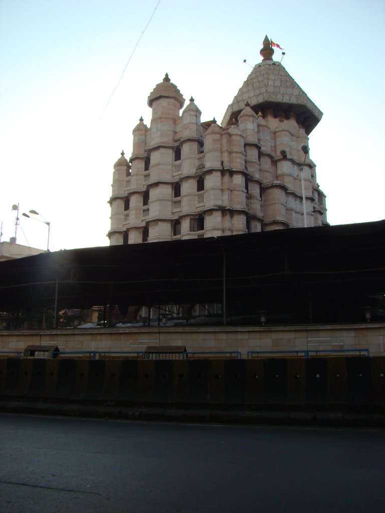 Sidhi Vinayak Temple - Security Wall - Prabhadevi - Mumbai - India - 12Oct2007 - Shel by djmachimso