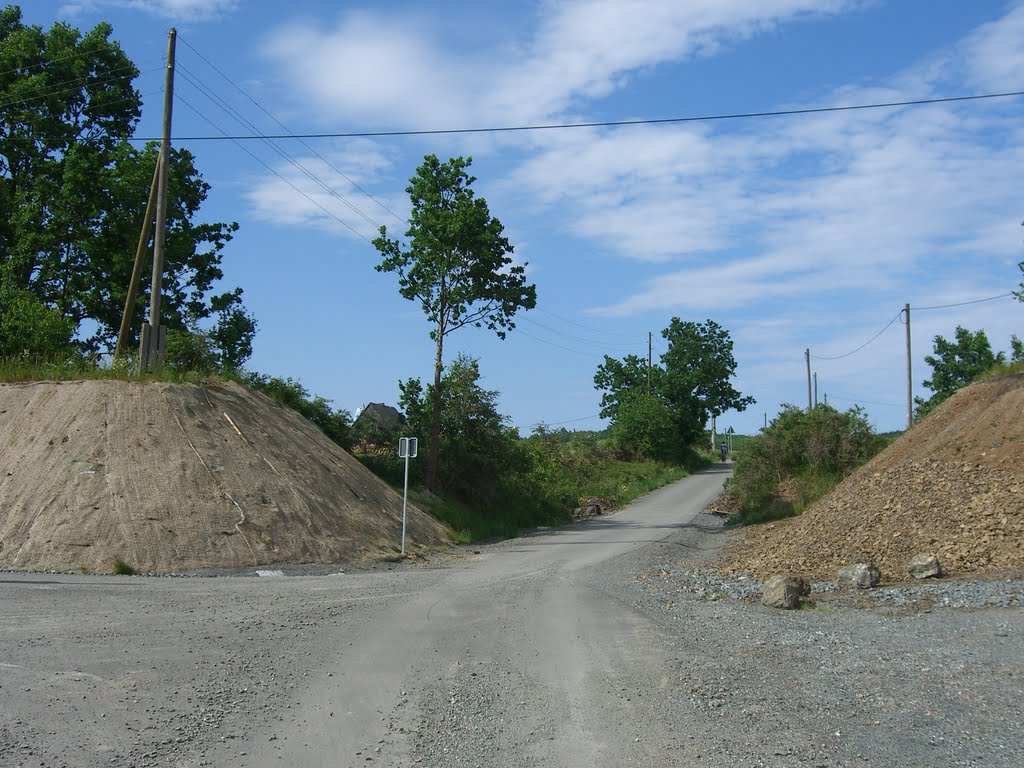 Bahndamm ohne Brückenverbindung by Schmalspur Sa.