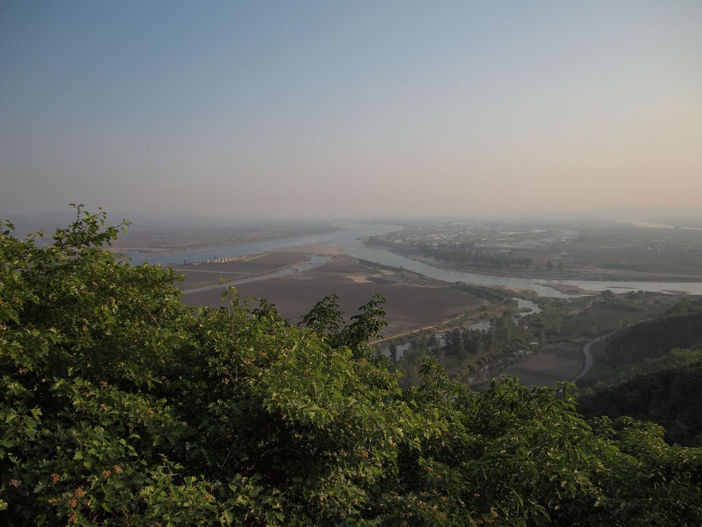 叆河与鸭绿江交汇处 - Ai River Flowing into Yalu River - 2011.05 by rheins