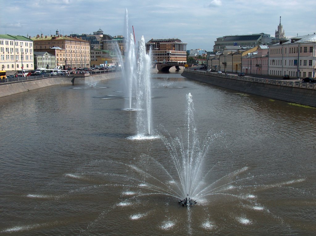 Fountain in Moscow River by Gábor Szabados