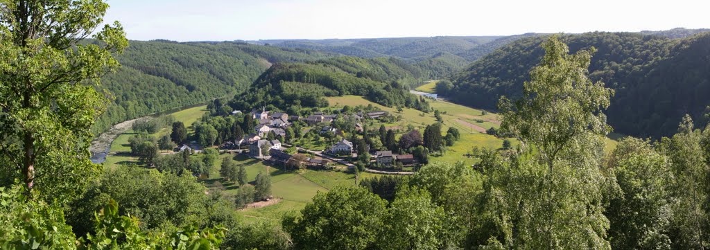 Le méandre de la Semois entourant le village de Frahan vu depuis Rochehaut by Alain Boulanger