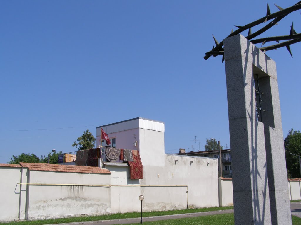 Колишня Тюрма - Памятник Жертв Сталіньких репреій (Prison - Memorial murder repressive Stalin). by Mykola Stepaniv