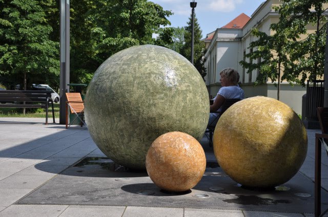 Kugelbrunnen Krankenhaus Friedrichstadt by Lady A