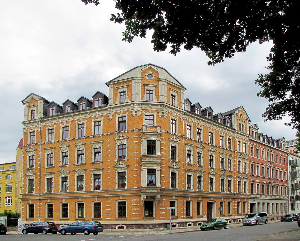 Chemnitz - Wohnhaus mit reichhaltig verzierter Fassade by Rudolf Henkel