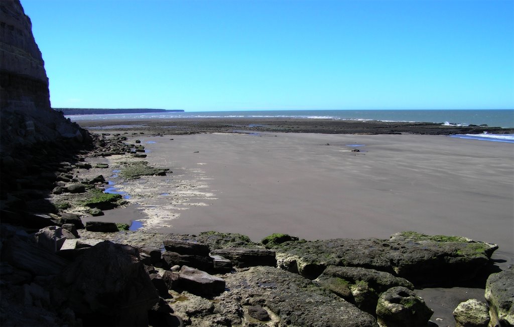 Playa Bonita, RN, Patagonia Argentina by Luis Briones