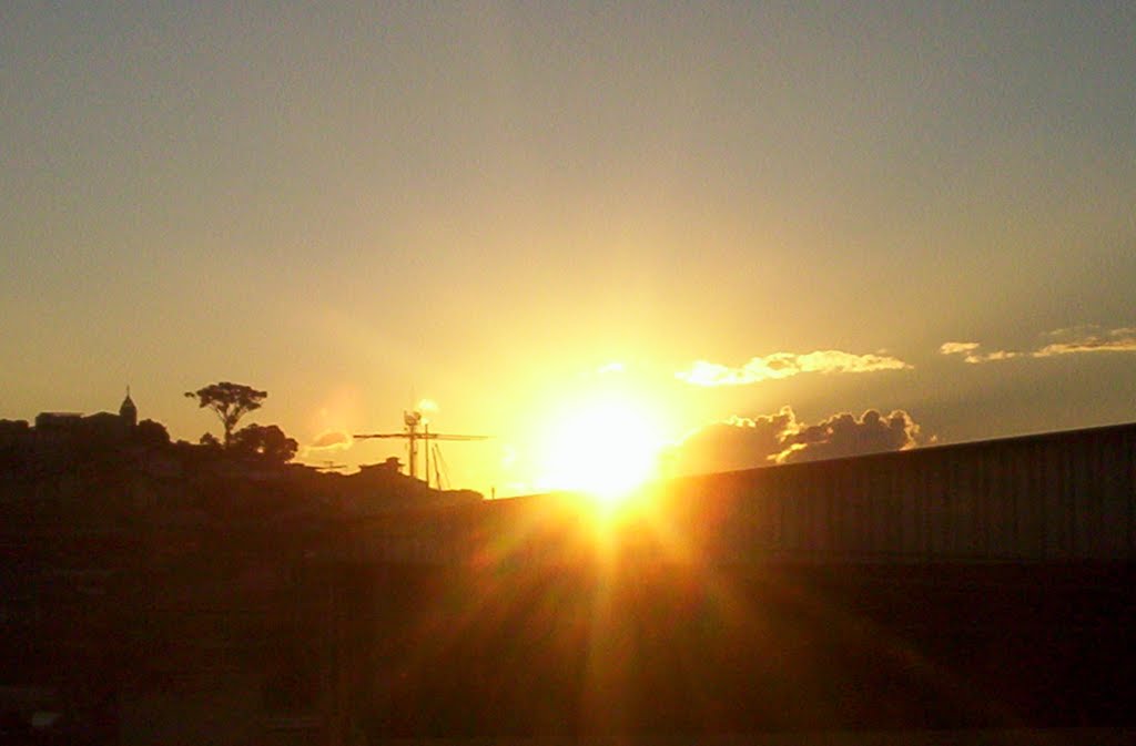 Por do Sol - MG - BRASIL "E se quiser saber Pra onde eu vou Pra onde tenha Sol É pra lá que eu vou..." Jota Quest (O sol) by Ana Altieri