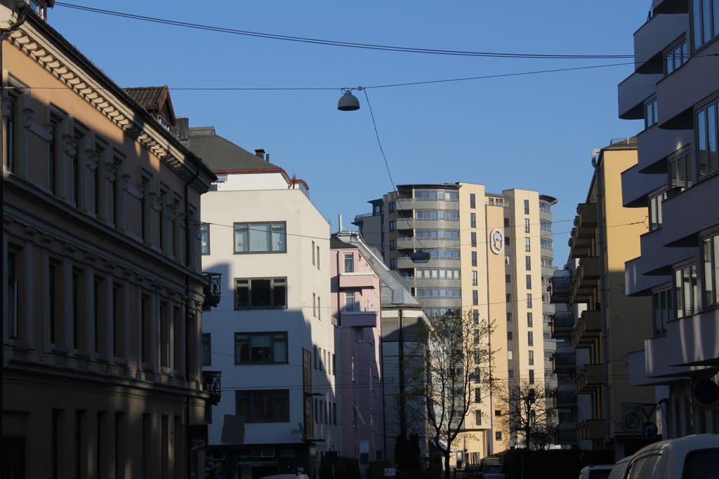 Maries gate og Kirkeveien krysset, Oslo 24, 4, 2011. by omar hoftun