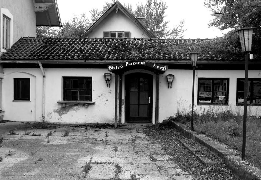 Historisches Bild vom Hotel und Gasthof "Post" (Abriß August 2012) by Dotterblume