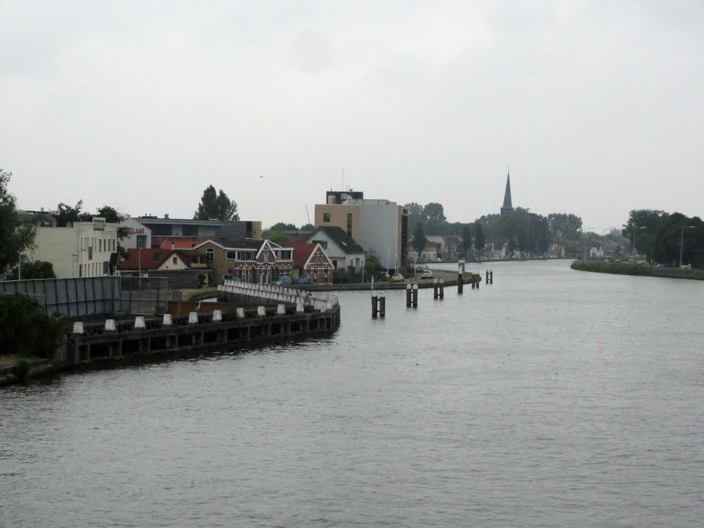 Uitzicht van af de Coenecoopbrug, Gouda, Nederland by Rob..P