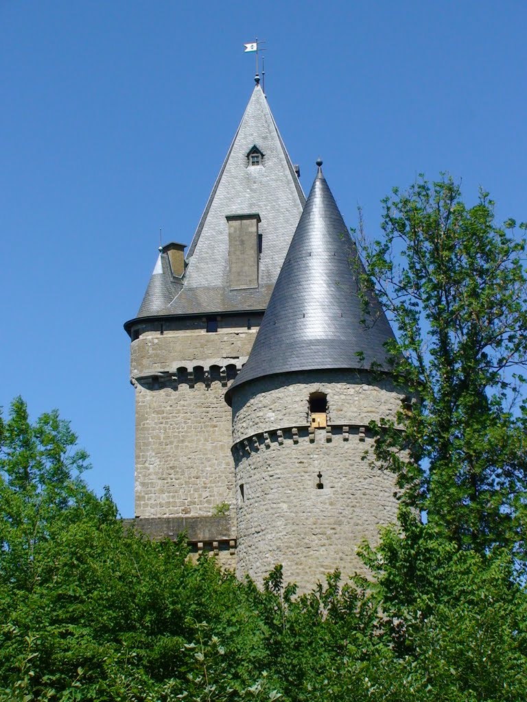 Anicht von der Gedenkkappelle zur Burg Hollenfels Juni 2011 by LuxTourisme