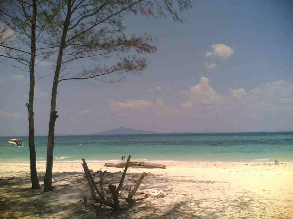 Bamboo Island near Zeavola by charifabdulrahim