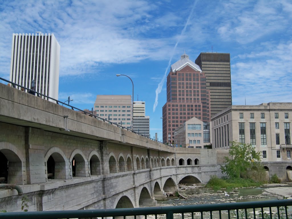 Erie Canal Aqueduct over the Genesee River by BikeRoch.com