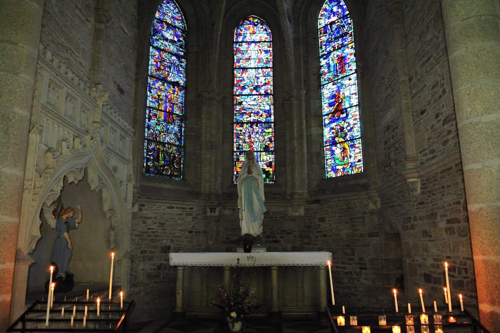 Basilika in Redon by Toni Schröttner