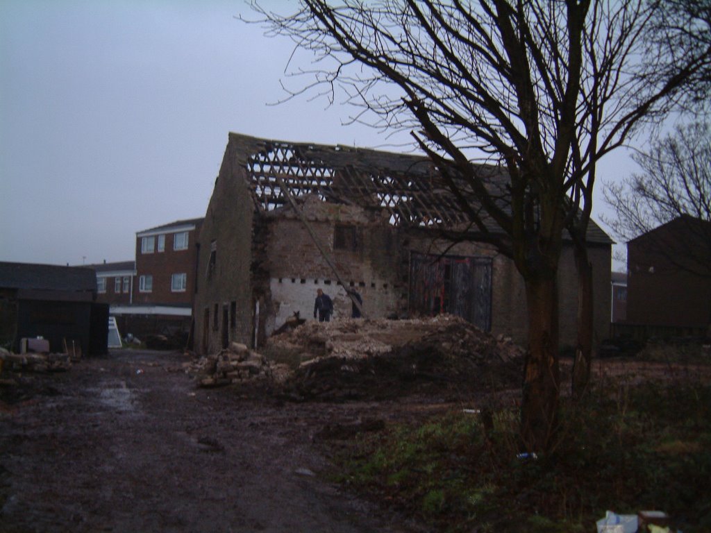 Skelmersdale, the old farm on eskbank by dencentral