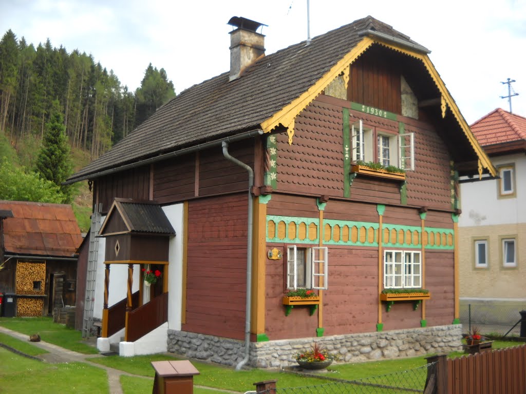 Wooden house built 1930 by Nicchio