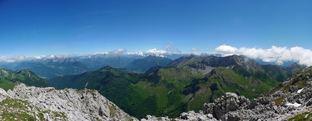 Vue panoramique depuis le sommet du Trélod by Tom73