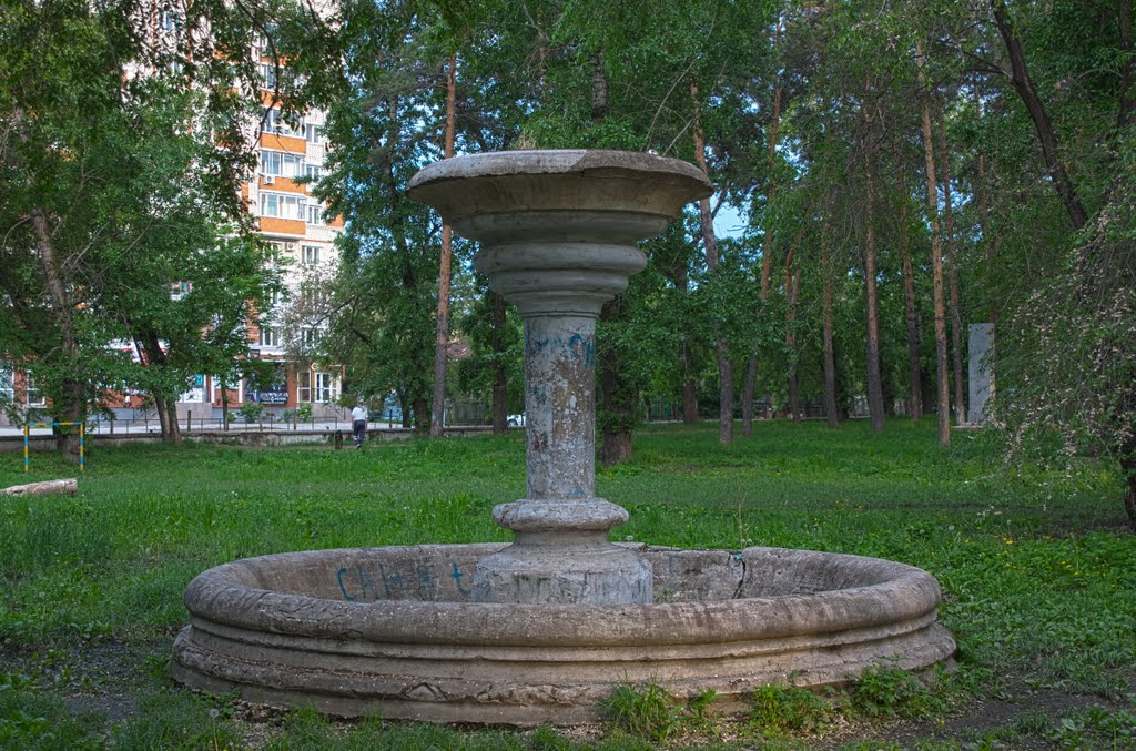 Old Fountain / Старый фонтан by ChiefTech