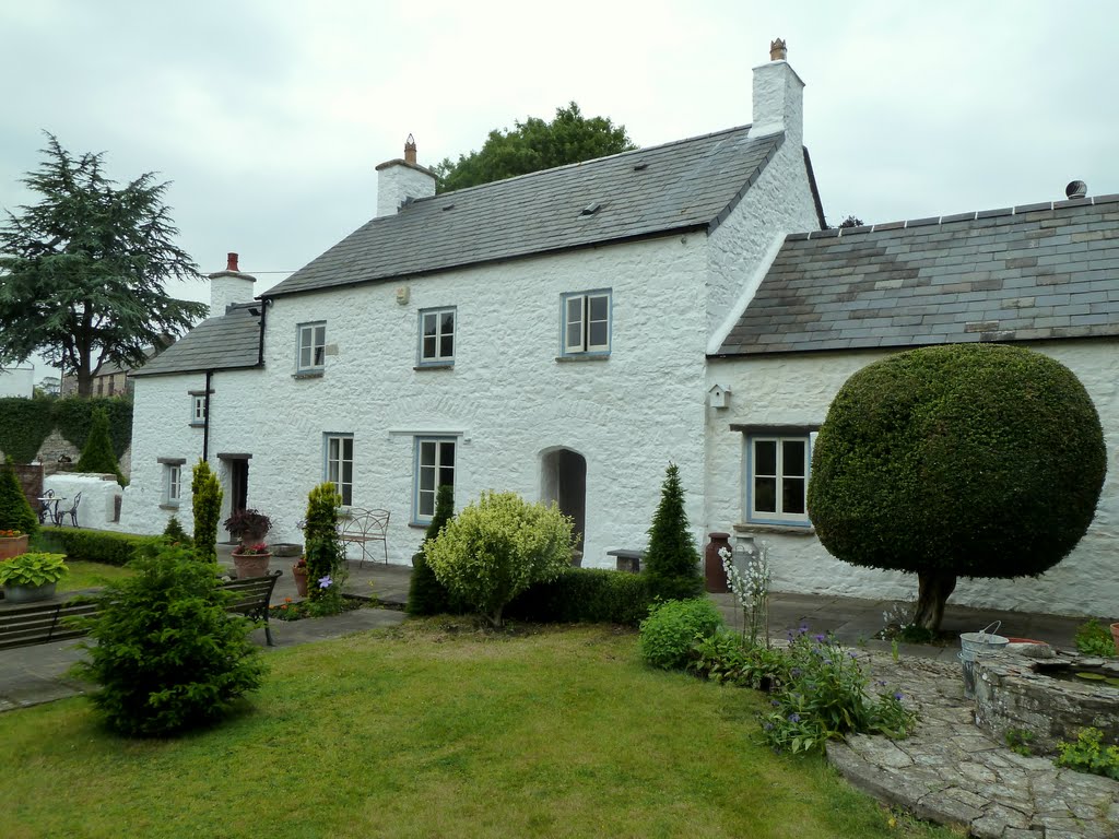 Cottage Llantwit Major by cowbridgeguide.co.uk