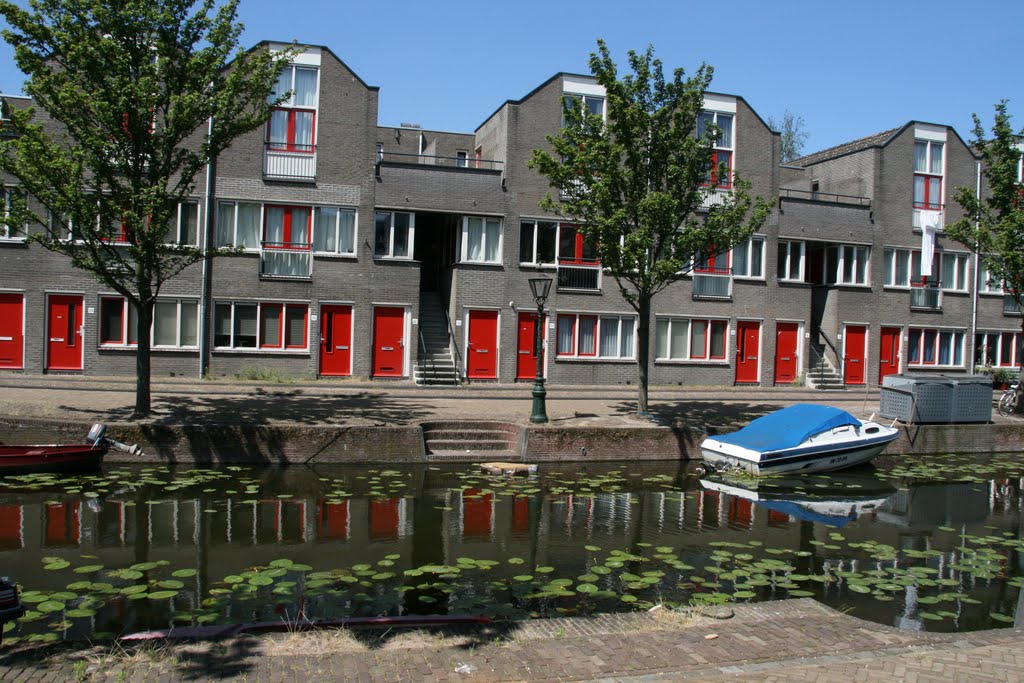 Oranjegracht West, Leiden. by Carl030nl