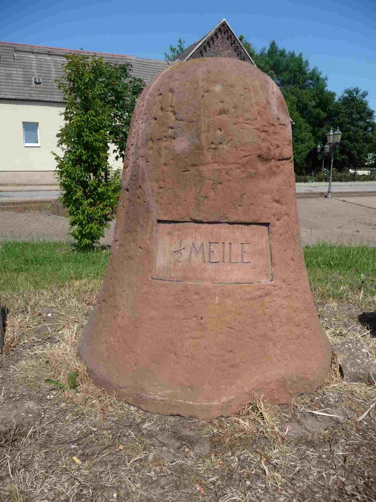 1/2 Meilenstein in Schkopau by Natura