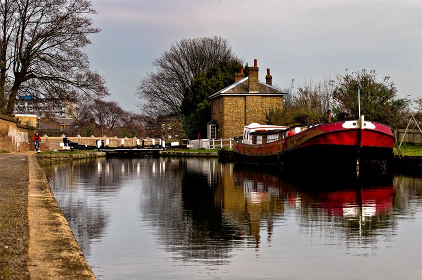 Lock at Hanwell by Vladimir Spirov