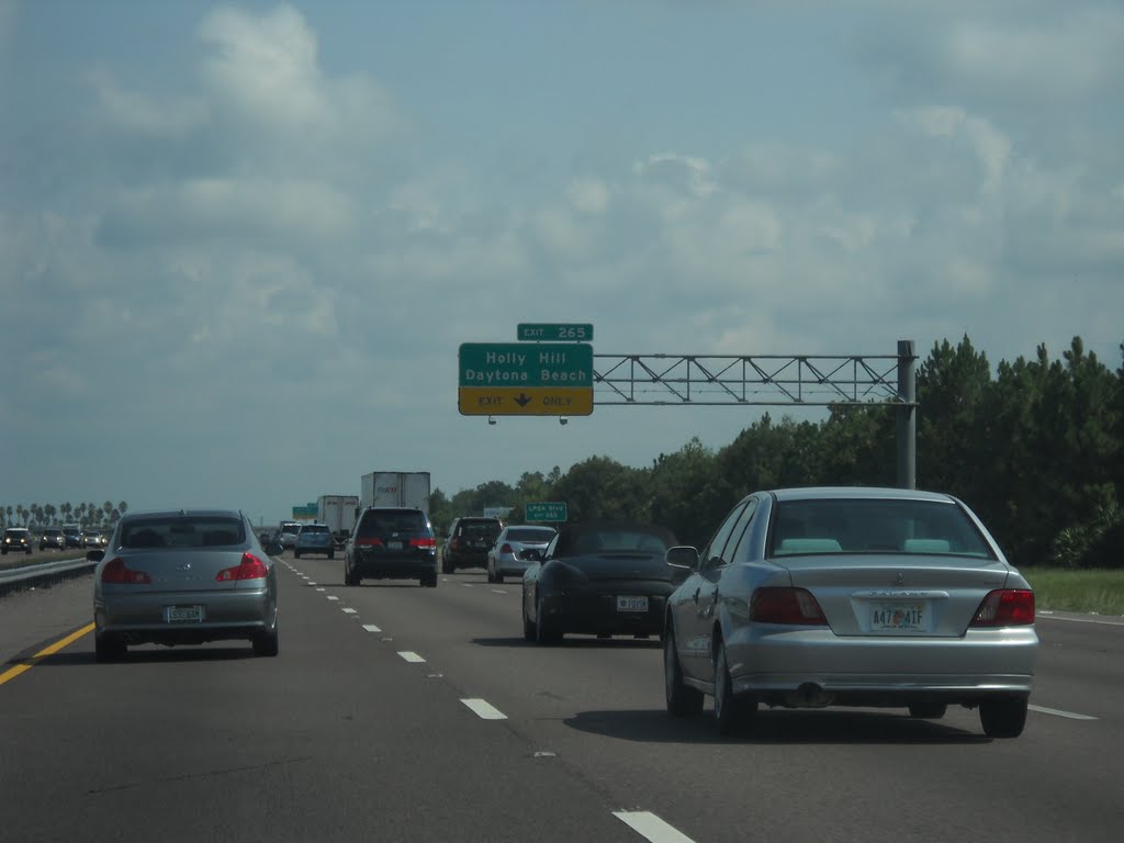 Daytona Beach, Florida on Interstate 95 (August 2010) by Pccons16