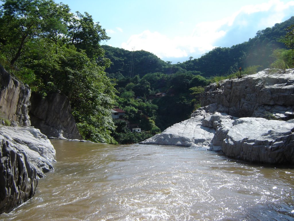 VISTA ANTES DE LA CAIDA CASCADA "LA OLLA" PANUCO SINALOA by A ZEPEDA