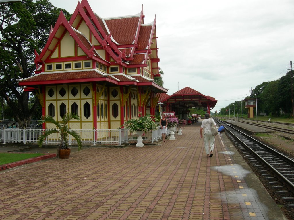 Hua Hin railway station. by laffen