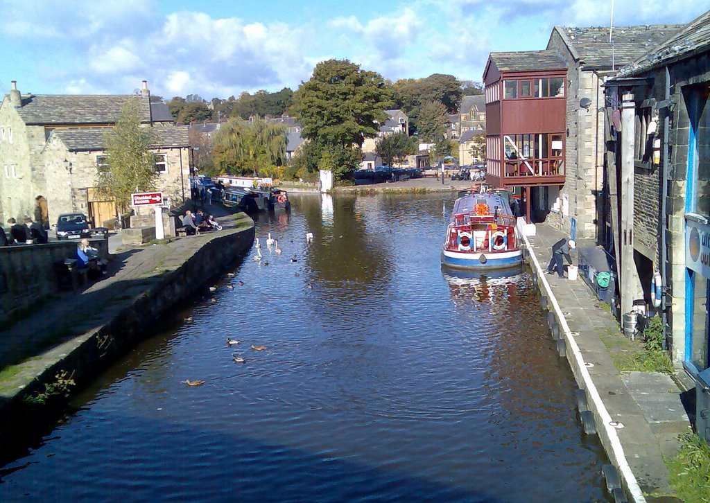 Leeds - Liverpool Canal from Belmont Street Bridge in Skipton17th October 2007 by Boro290204